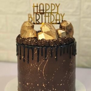 golden-drip-birthday-cake
